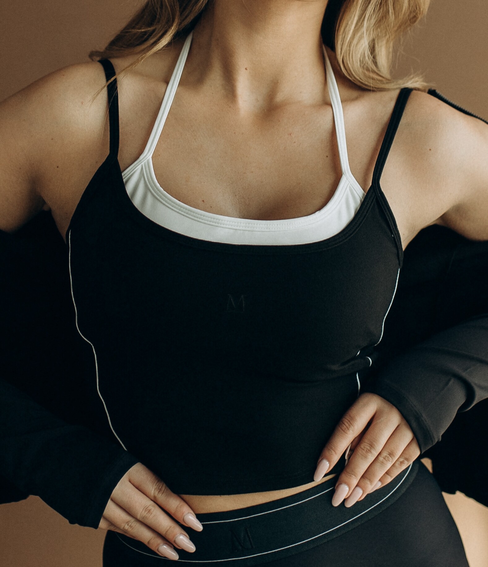 Top sportowy modelujący sylwetkę